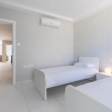 New & Central Located 3 Double Bedroom Apartment - Close To All Amenities Is-Swieqi Exterior photo