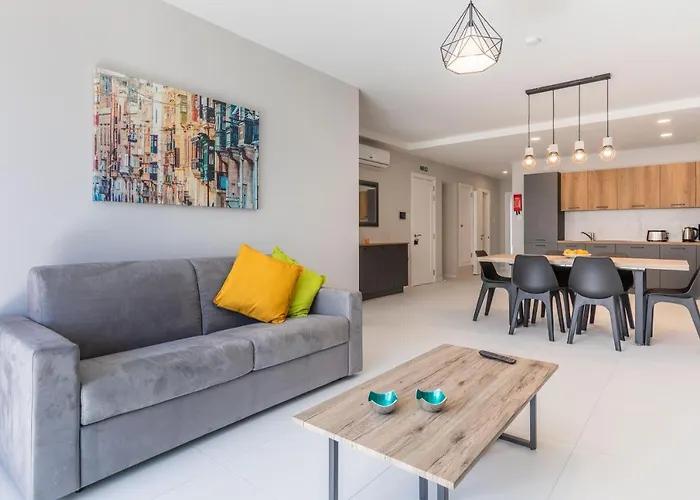 New & Central Located 3 Double Bedroom Apartment - Close To All Amenities