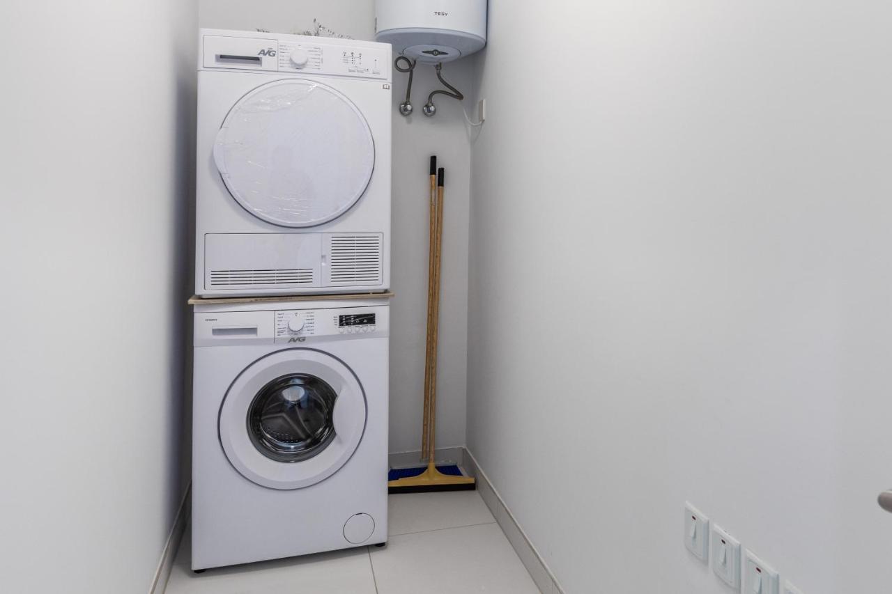 New & Located 3 Double Bedroom - Close To Amenities Appartement *