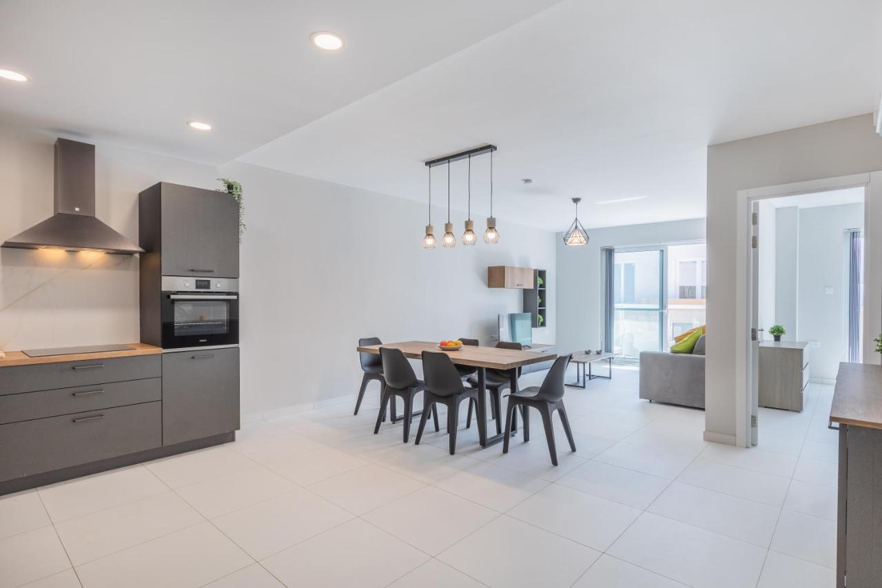 New & Located 3 Double Bedroom - Close To Amenities *